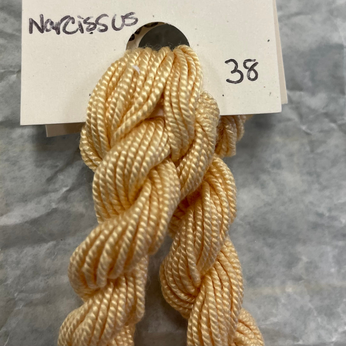 38 Narcissus - Shinju Silk Thread Solid