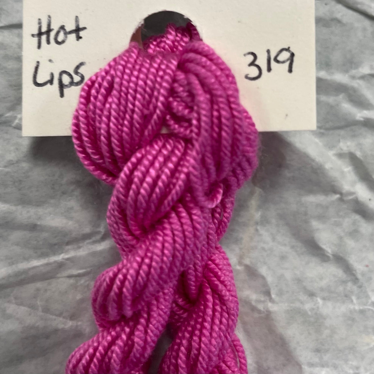 319 Hot Lips - Shinju Silk Thread Solid